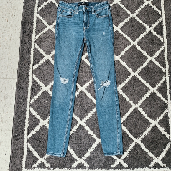 Hollister Light Blue Skinny Jeans - Picture 1 of 4
